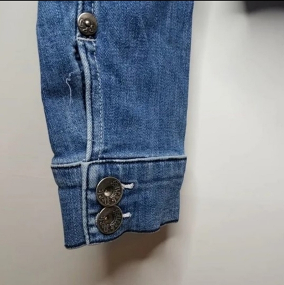 Sneak Peak Denim Distressed Cropped Jean Jacket Blue - Picture 3 of 13